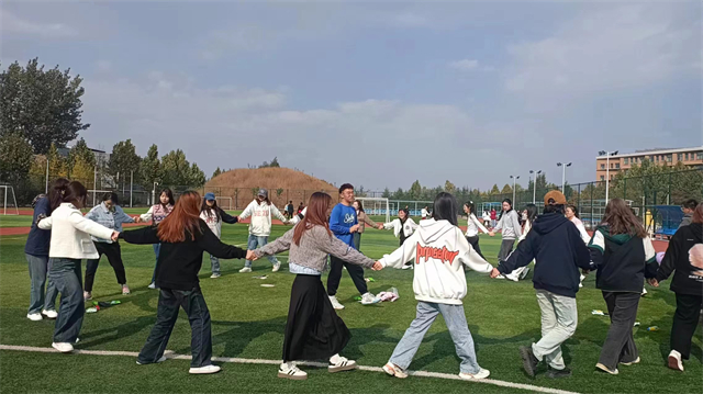 万家团圆迎中秋 四海欢腾庆国庆——商务英语学院十月完满团支部活动集锦