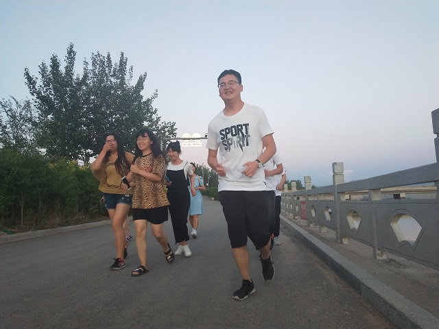 【完满班级】繁星璀璨 夜光闪烁——食品与环境学院园艺1701夜跑大PK