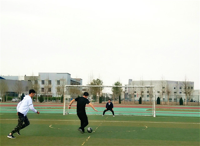 【完满班级】四月激情飞扬 与运动灵魂共舞——国贸1605班“不一样的沙包”足球运动赛活动