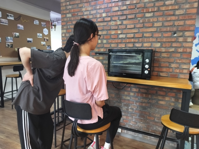 【完满团支部】浓情蛋挞 焙感快乐——淬炼·国际商学院行管2102班完满团支部活动