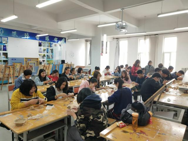 【完满班级】挥动激情 放飞梦想——艺术传媒学院动画1801班创意泥塑作品展活动