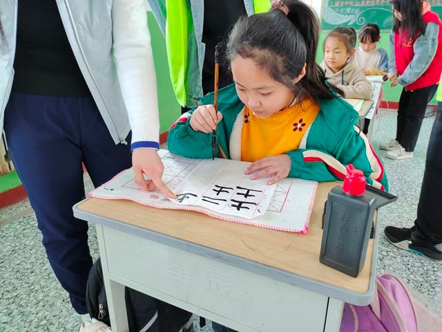 【1+1>2】筑梦支教116期:翰墨飘香 情满校园——食品与环境学院筑梦支教服务队系列活动