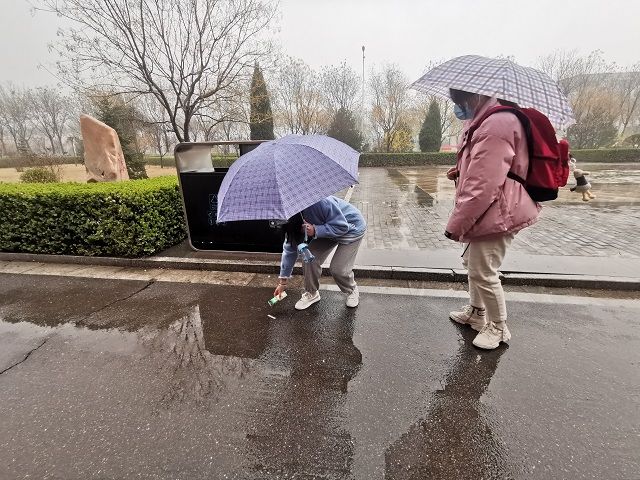 【完满班级】传承雷锋精神 奉献青春力量——艺术传媒学院环境设计1801班“践行雷锋精神,行好人好事”完满班级活动