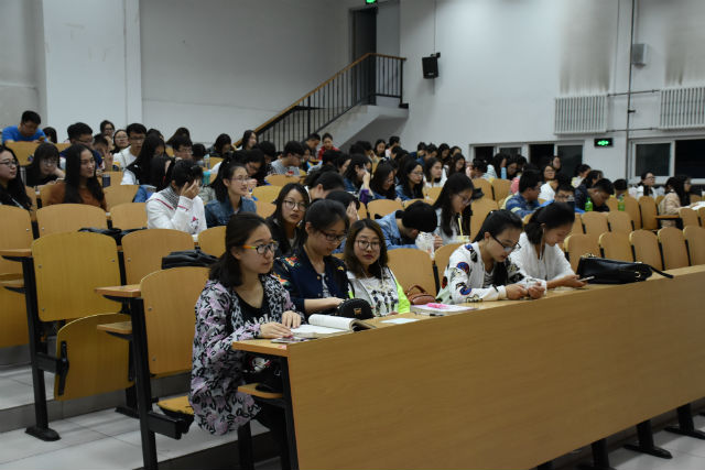 【辅导员说完满】信息工程系2014级关于新形势下高校主题团日活动的设计与实践探讨