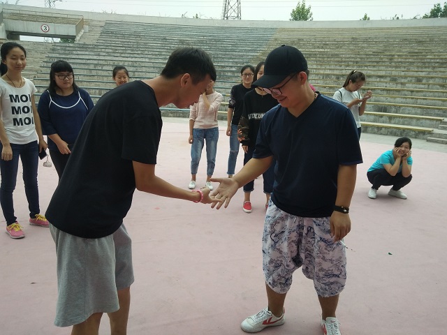 【完满班级】愿你我的青春 鲜艳灿烂——淬炼商学院“艺”动青春主题活动(十一)
