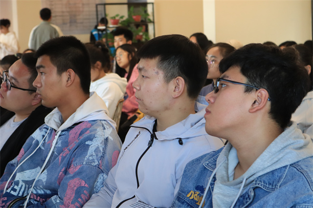“影”随心动 岁月无声 走进银幕中的耄耋故事——箕城书院举办“看见·镜遇”电影赏析沙龙第14期