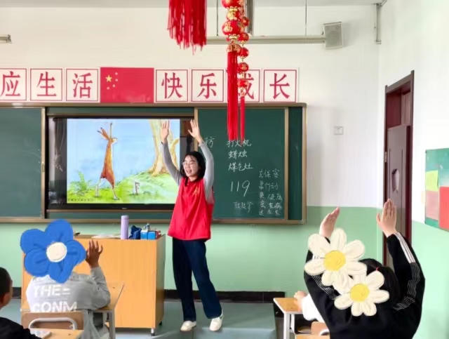 成长足迹 尽享趣味童年——哥哥姐姐拍拍你之一场别开生面的“六一”游园会