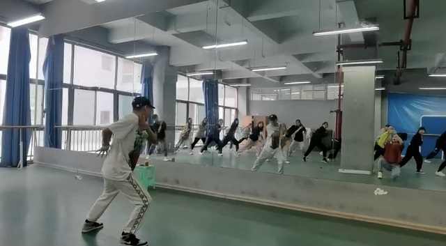 全力备战！星启舞战队训练进行时