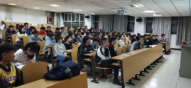 “责任负责与青春活力的碰撞”——2020级新生教育活动