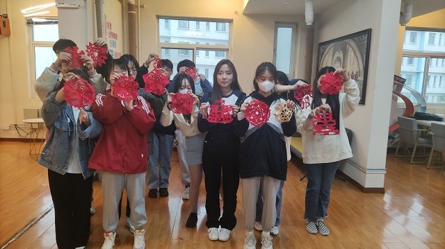 【完满团支部】剪纸牵我心 和谐你我行——艺术传媒学院动画2001班完满团支部活动