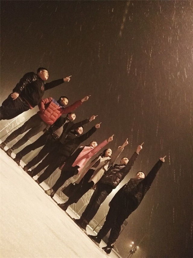 闪光的信院第185期： 盛夏蔷薇 却学不会温柔 ——何晓晨