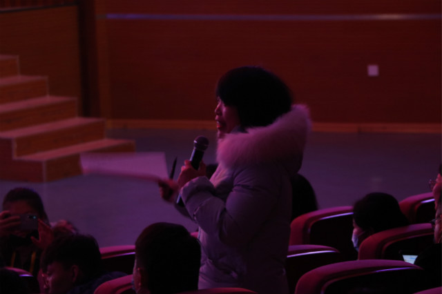 唇枪舌战 谁与争锋——外国语言文学系参加第十届“信院杯”辩论赛纪实