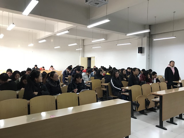 【完满班级】左手倒影右手年华 逝去也是新的开始——环科系城规1601 、动医1602班举办“致我们终将逝去的17年”班级分享展