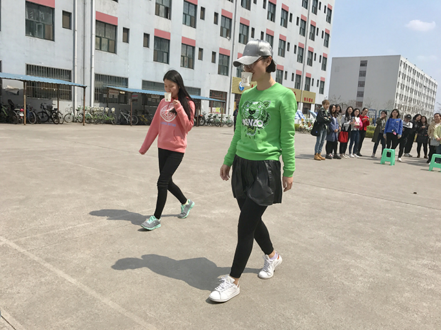 艺术传媒系14、15级视觉专业共拼搏、同奋进之“拥抱四月”主题团日活动