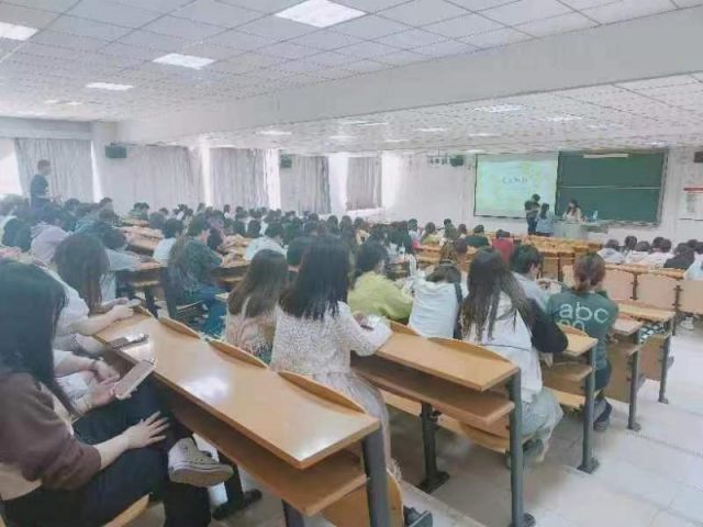 【辅导员说完满】青春没有售价 疯狂就在当下——艺术传媒学院2021级视觉、动画辅导员说完满活动