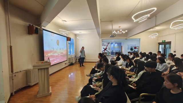 生逢其时 重任在肩——商务英语学院学生干部培训第九期第九讲