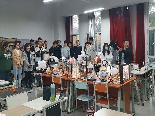 【完满班级】五彩缤纷 溢彩飞扬——环设1804班创意灯饰作品展