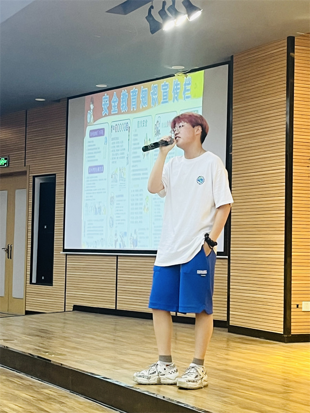 【辅导员说完满】妙语绘心声 脱口出成章——淬炼·国际商学院2021级辅导员说完满活动