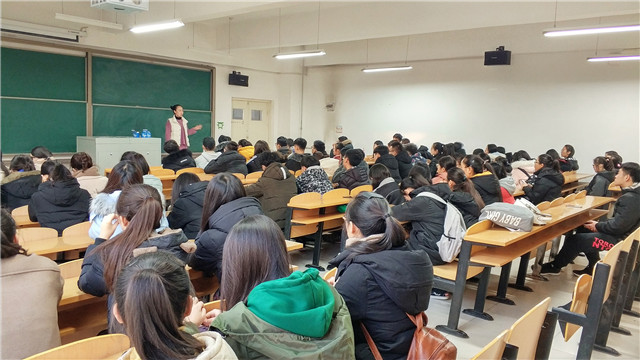 【辅导员说完满】情智比拼 二者兼重——淬炼商学院“辅导员说完满”系列活动（三十五）