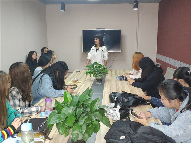 【完满班级】舞出艺术 感染在心——外国语言文学系英语1803班、英语1804班5月完满班级活动