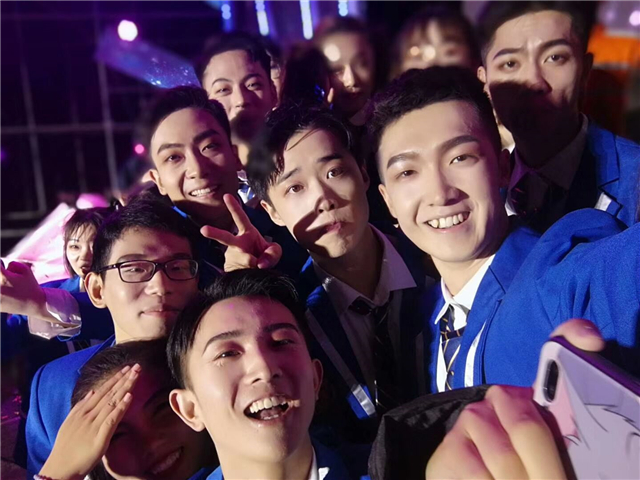 才艺之星•王熙:前方有星月可以寄往 只要用行动去诠释梦想