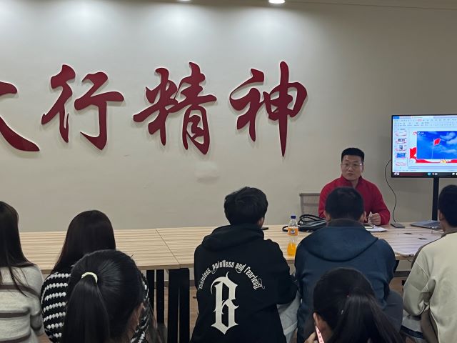 缅怀革命先烈 弘扬民族精神——大数据学院、信息工程学院“星火”党员专项志愿服务队