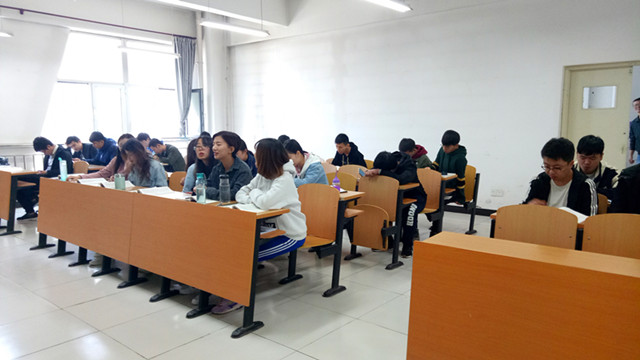 【完满班级】大学生如何提高自己的就业竞争力——电子1501班举办完满班级活动