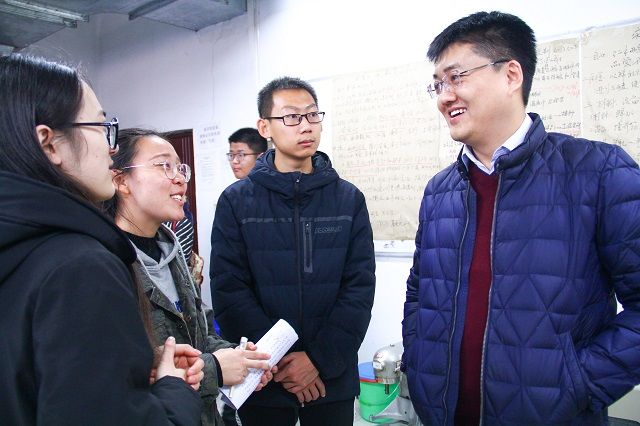 巧手巧心展巧艺——食品与环境学院第五届“蒸馏吧 水果们”食品酿酒大赛
