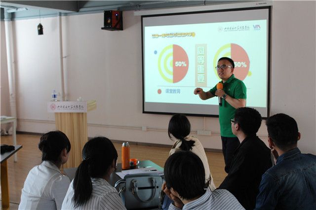 谢承红老师为淬炼商学院全体教师做专题报告