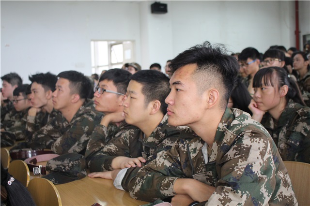 精准落实  全方位锻造完满学子——淬炼商学院开展2017级新生入学教育会