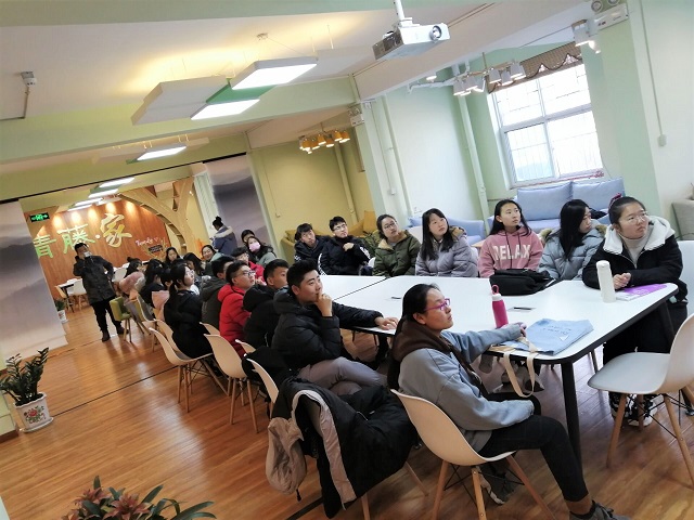 【完满班级】搭建心间桥梁 绽放青春之花——经济与管理学院十二月完满班级活动纪实（二）