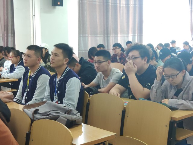 【辅导员说完满】脚踏实地 爱拼才会赢——大数据学院、信息工程学院2016级辅导员说完满