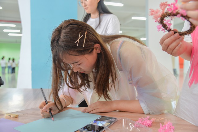 【缤纷百团】创意“生活家” 留住春日美好——“初识花香 再绘花意”创意大赛圆满落幕