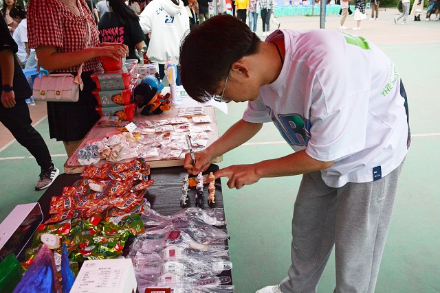 【1+1>2】搭建“理论+实践”育人平台 练就新商科营销思维——淬炼&青藤联合举办第七届“学以致用 职域行销”校园营销节