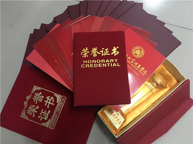 闪光的信院第172期:不惧他日风雨如晦 不负四年似海深情——焦日臻