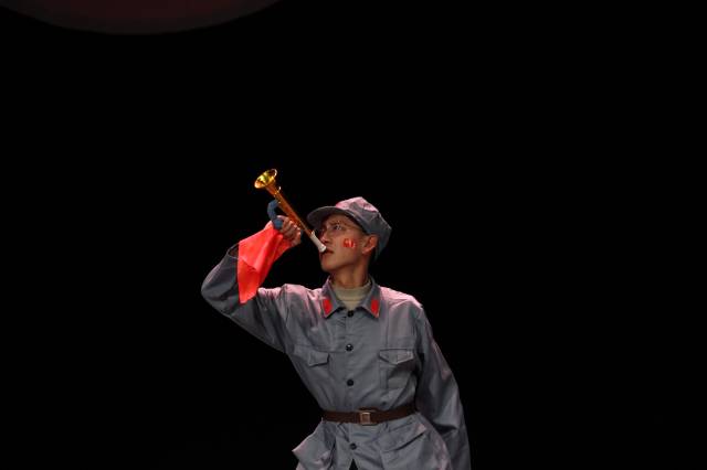 微光馥郁芳华 艺术点亮人生——经济与管理学院开展“激情律动青春,魅影舞动韶华”第三届创意主题秀暨第122期乌马河周末文化广场