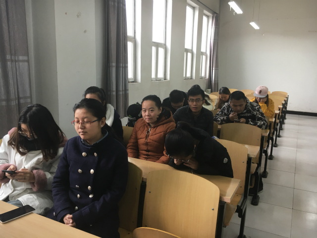 【完满班级】大家共T台——淬炼商学院四月完满班级主题活动（十）