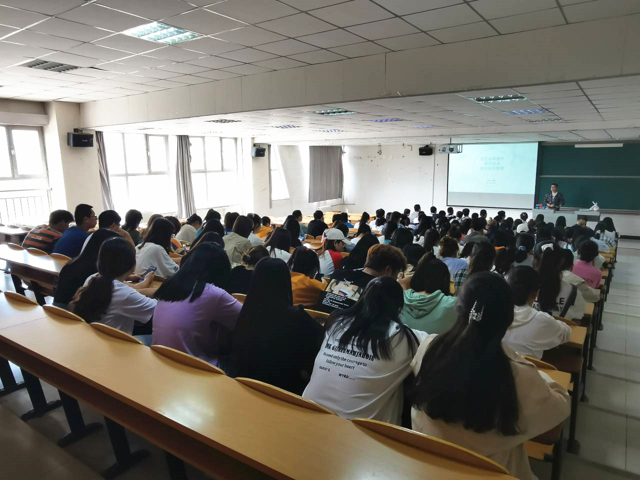 【辅导员说完满】在社会实践中乘风破浪 绽放别样青春——淬炼商学院2019级“辅导员说完满”专题活动春