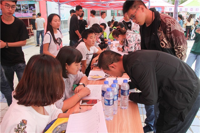 新一届学生会纳新工作顺利结束