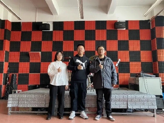 闪光的信院第244期:我们只想做信院最好“最原创”的音乐给你们