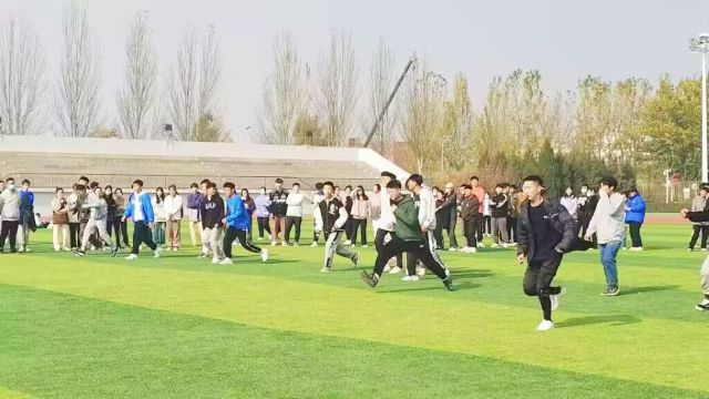 千钧一“拔” 青春凝力——“力拔山河 绳采飞扬”第一届创意拔河主题秀