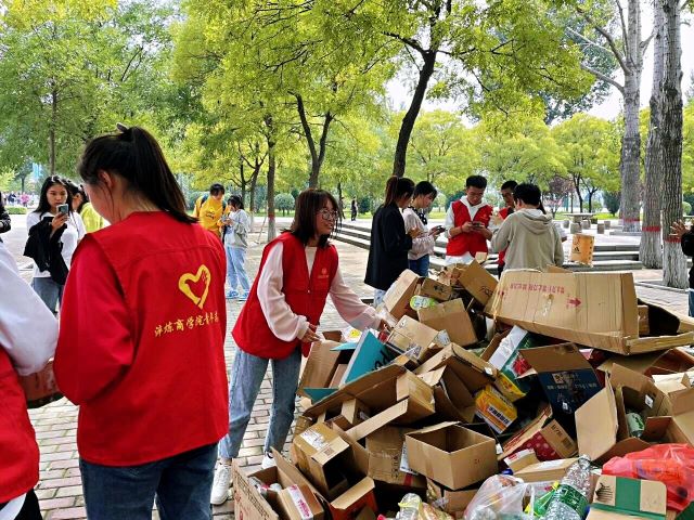 存爱心 传温暖——淬炼·国际商学院“爱心银行”系列活动(八十三)