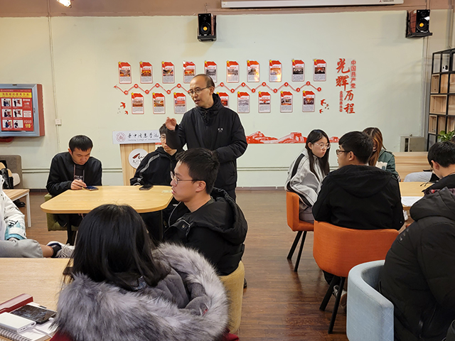 读书成就梦想 创业就业决定未来——大数据学院、信息工程学院网工2106班学业导师交流会