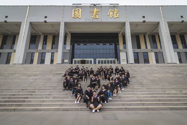 【完满班级】情谊在胶片中定格 我们一路引吭高歌——艺术传媒学院2014级环设1401班完满班级主题活动