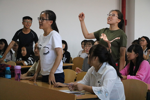 吾以诗之名 承中华之美——外语系举办首届“诗魁争霸赛”