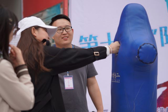 热爱自己 从“心”开始——第三届“和谐身心 点赞生命”精神卫生月