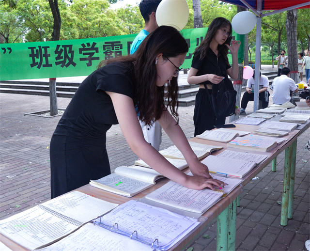 学霸团中谁最强 擂台赛上争高低——淬炼·国际商学院首届学霸团比赛