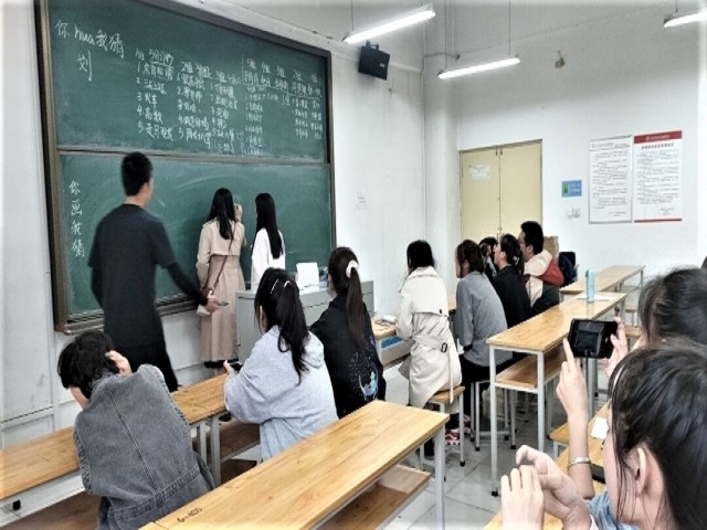 【完满班级】学雷锋精神 展志愿风采——经济与管理学院三月完满班级活动纪实（六)