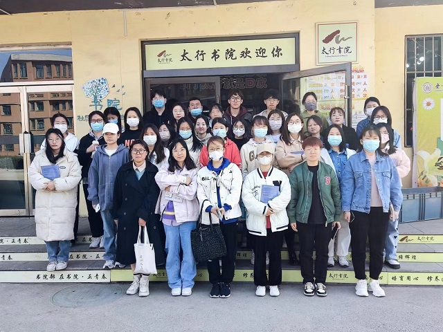 【完满团支部】学雷锋树新风 争当信院文明使者——商务英语学院英语2216班完满团支部活动