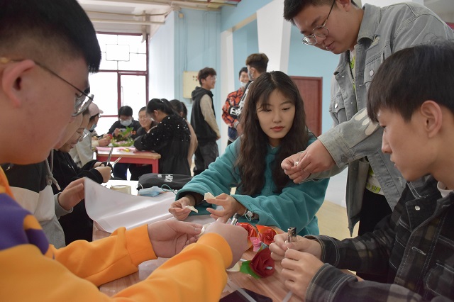【社团快讯】以花之名 爱上生活——食品与环境学院第三届“花艺怡人 ”花艺主题作品展